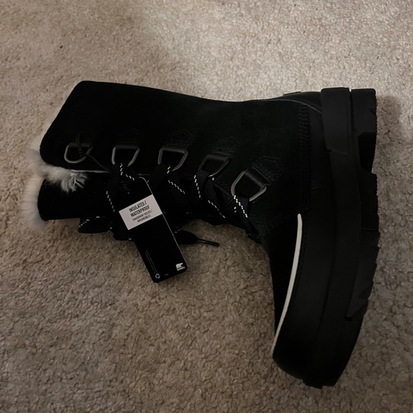 Gorgeous brand new Sorel Fur lined waterproof  boots and Ajar fur lined black - Picture 7 of 14